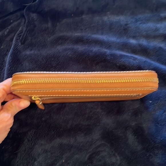 FOSSIL ZIP AROUND WALLET - Picture 3 of 10